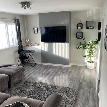 Fantastic Full 3 Bedroom Modern Apartment 벨파스트 외부 사진