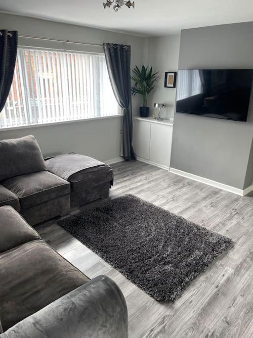 Fantastic Full 3 Bedroom Modern Apartment 벨파스트 외부 사진