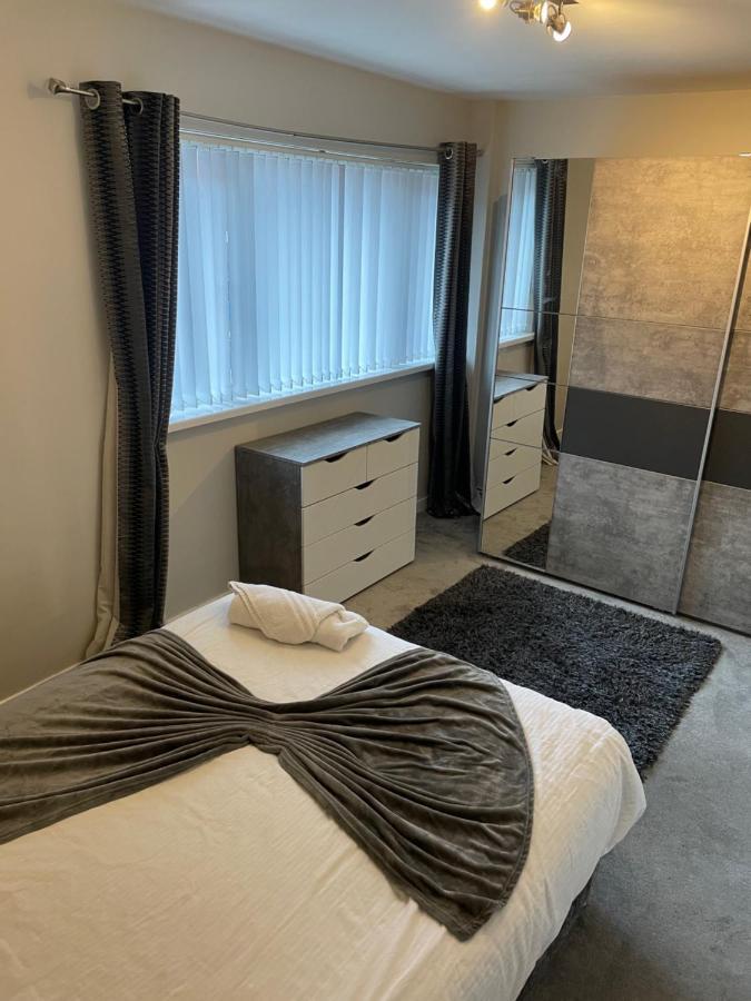 Fantastic Full 3 Bedroom Modern Apartment 벨파스트 외부 사진